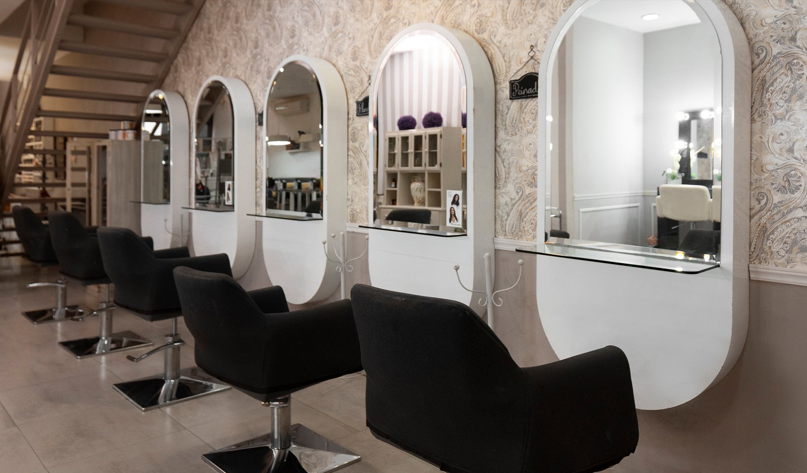 Why High-End Salons Struggle to Attract Premium Clients — And How Smart Digital Marketing Can Fix It